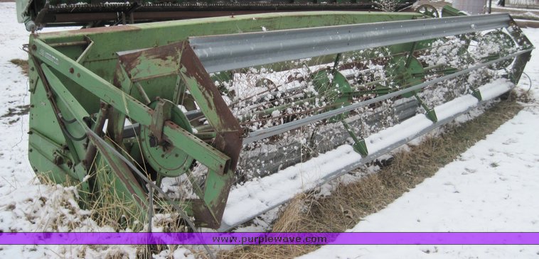 image for item 4471 1969 John Deere 105 combine