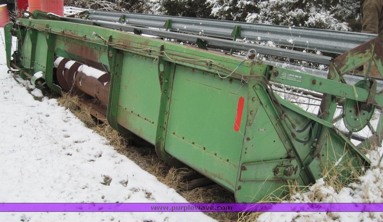 image for item 4471 1969 John Deere 105 combine