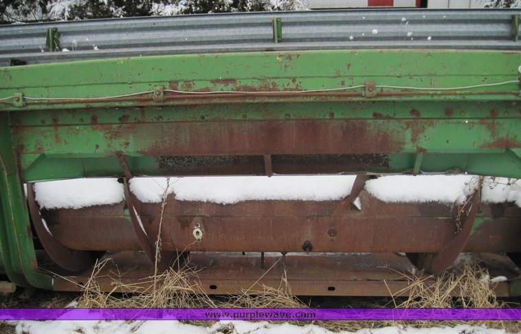 image for item 4471 1969 John Deere 105 combine