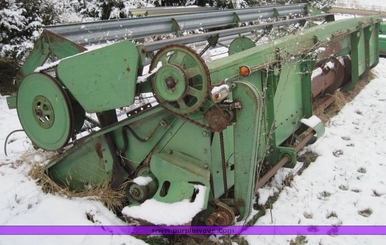 image for item 4471 1969 John Deere 105 combine