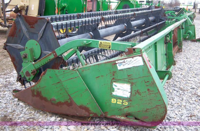 image for item 5002 1992 John Deere 925F flex platform