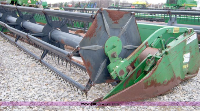 image for item 5002 1992 John Deere 925F flex platform