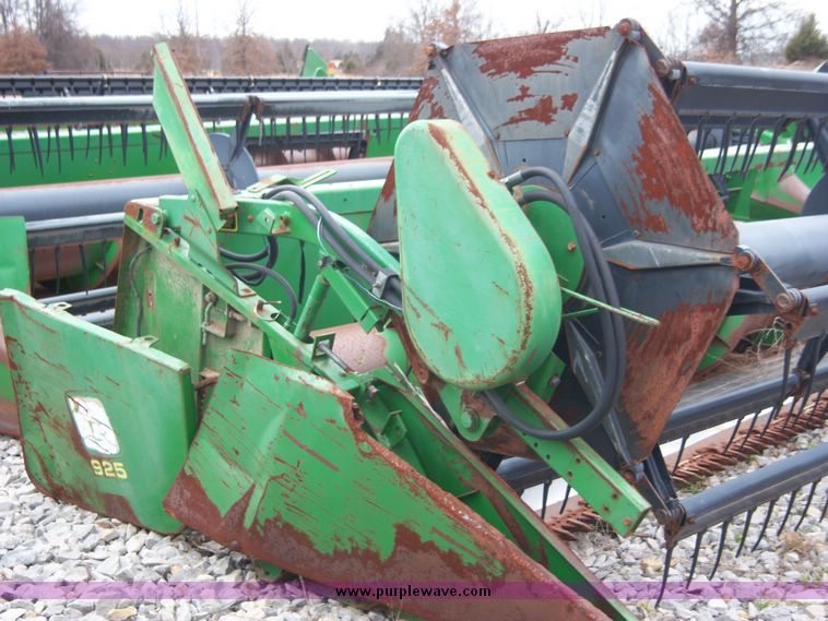 image for item 5002 1992 John Deere 925F flex platform
