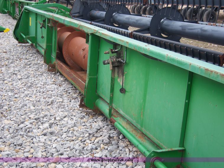 image for item 5002 1992 John Deere 925F flex platform