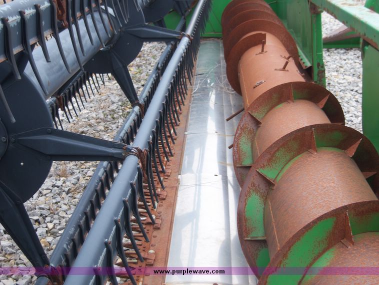 image for item 5002 1992 John Deere 925F flex platform