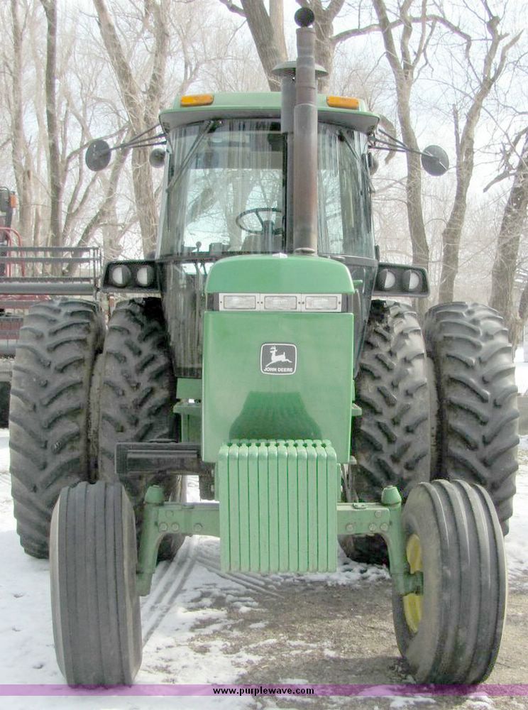 image for item 5069 1990 John Deere 4455 tractor