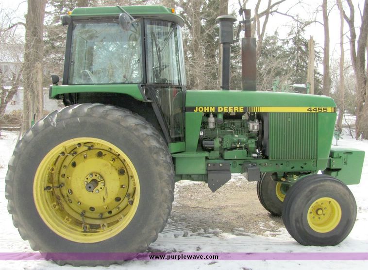 image for item 5069 1990 John Deere 4455 tractor