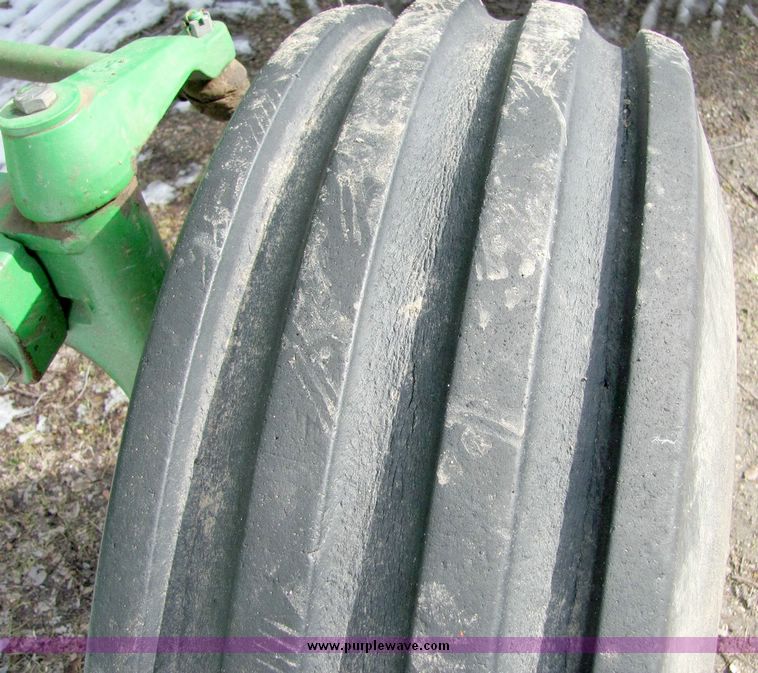 image for item 5069 1990 John Deere 4455 tractor