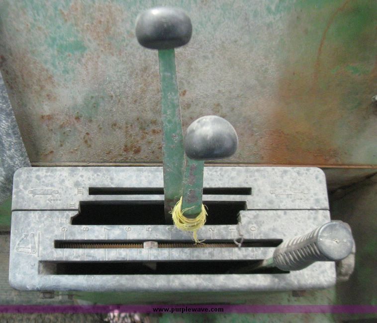 image for item 5236 1972 John Deere 4620 tractor