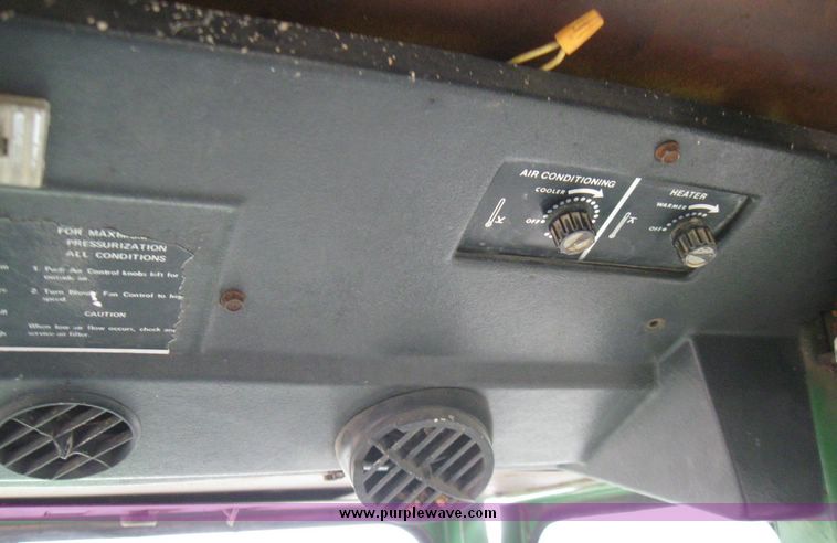 image for item 5236 1972 John Deere 4620 tractor