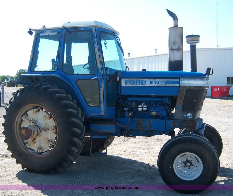 image for item 5237 1979 Ford 9700 tractor