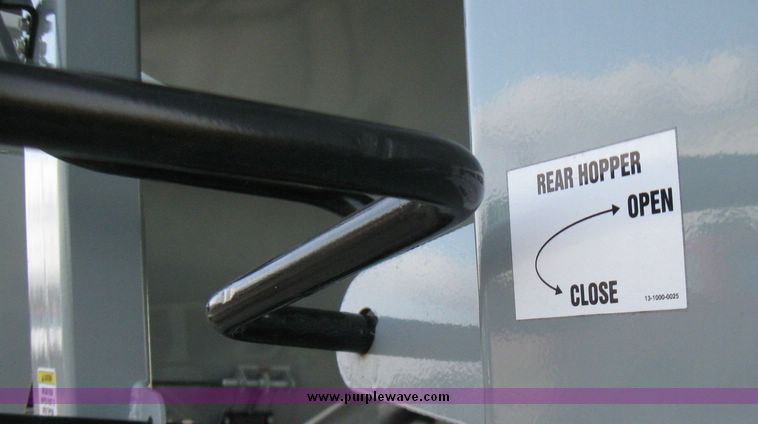 image for item 5238 New 2008 Convey all 2900 seed tender