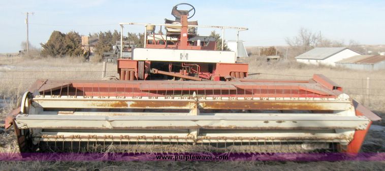image for item 5300 International 375 self propelled swather