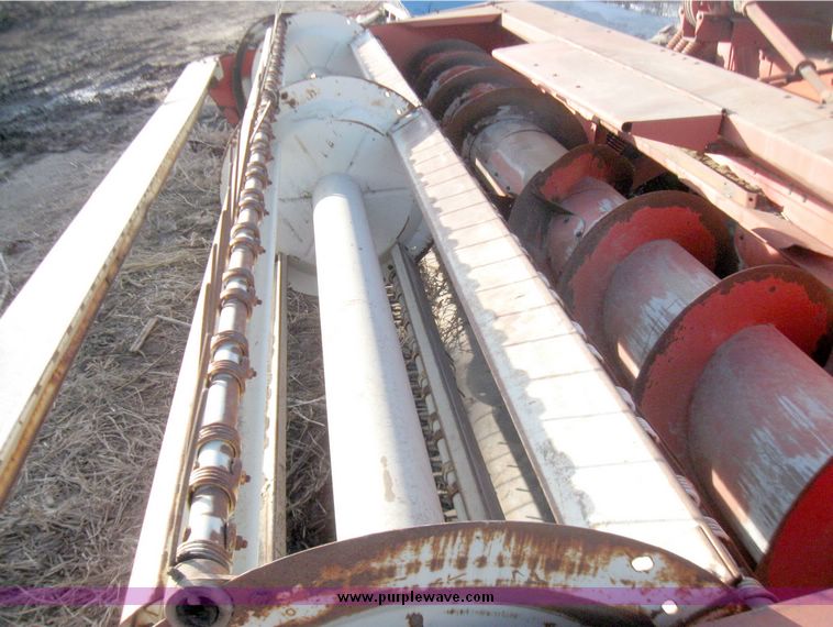 image for item 5300 International 375 self propelled swather