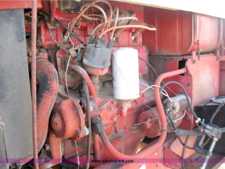 image for item 5300 International 375 self propelled swather