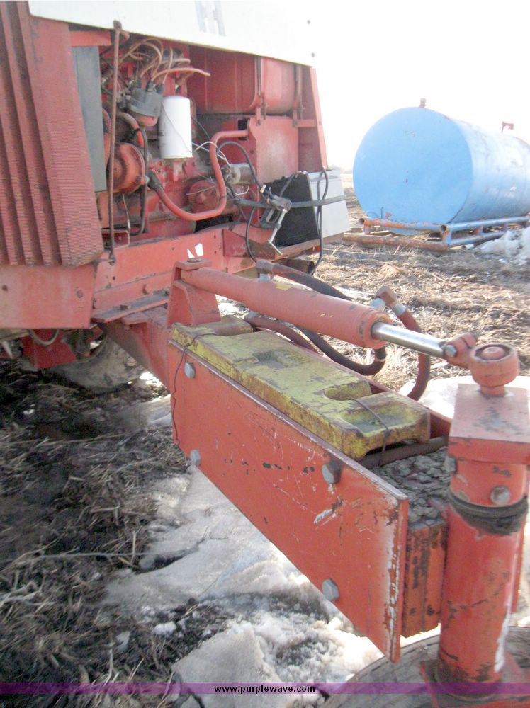 image for item 5300 International 375 self propelled swather