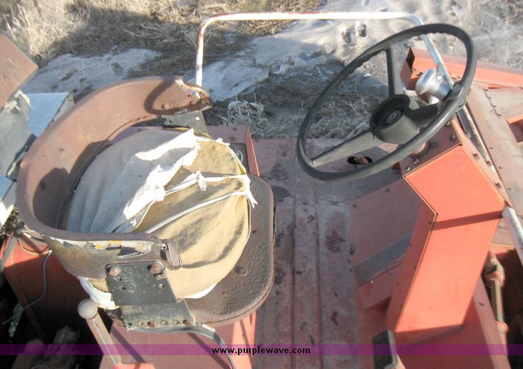 image for item 5300 International 375 self propelled swather