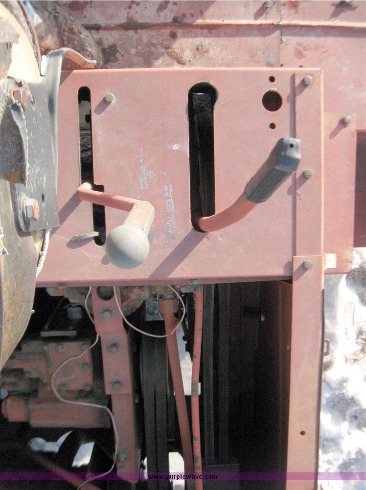 image for item 5300 International 375 self propelled swather