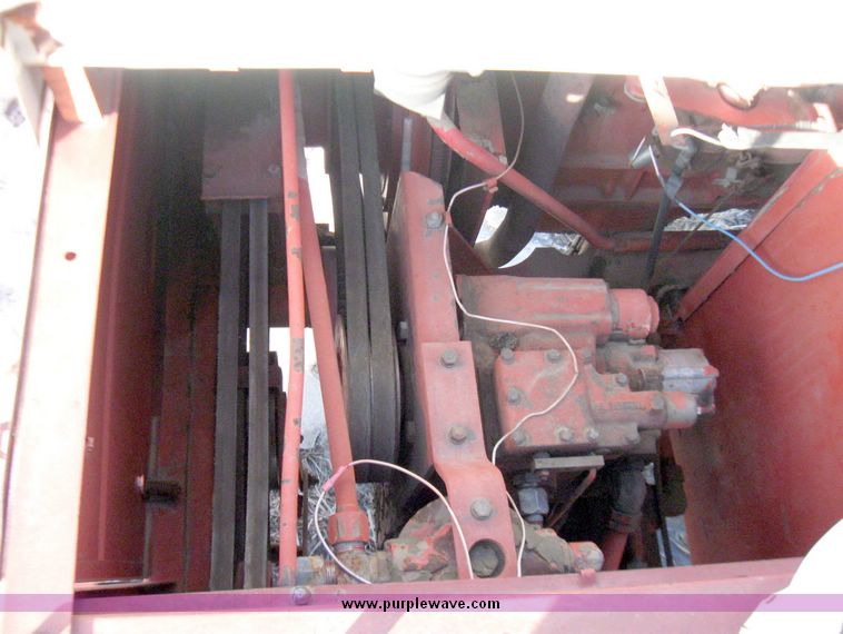 image for item 5300 International 375 self propelled swather