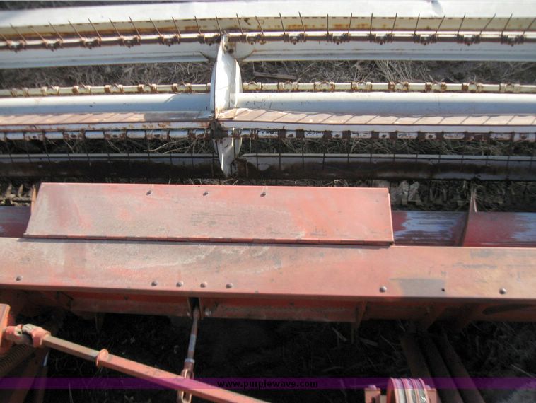 image for item 5300 International 375 self propelled swather