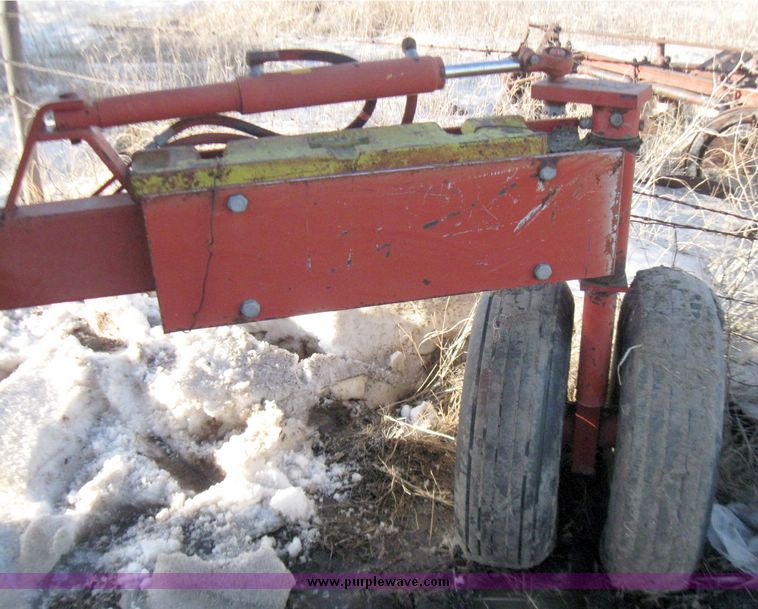 image for item 5300 International 375 self propelled swather