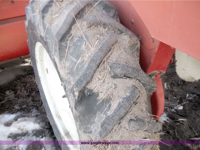 image for item 5300 International 375 self propelled swather