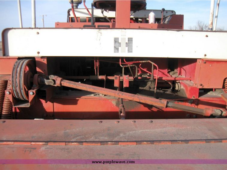 image for item 5300 International 375 self propelled swather