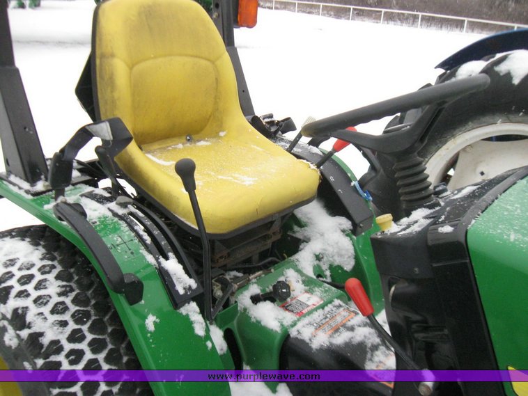 image for item 5333 2001 John Deere 4100 MFWD compact tractor