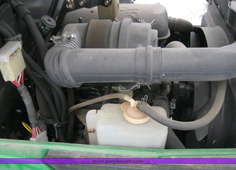 image for item 5333 2001 John Deere 4100 MFWD compact tractor