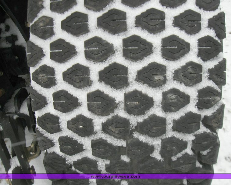 image for item 5333 2001 John Deere 4100 MFWD compact tractor