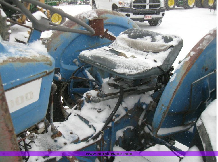 image for item 5334 Ford 3000 utility tractor with loader