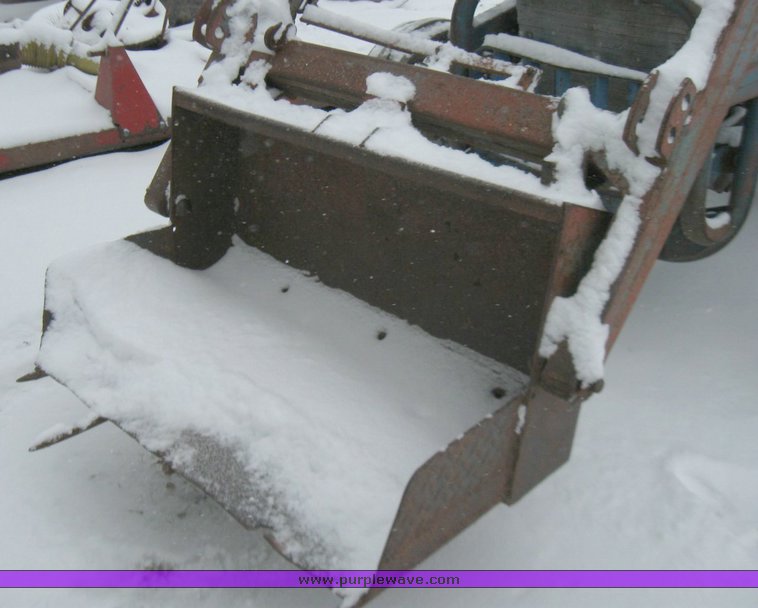 image for item 5334 Ford 3000 utility tractor with loader