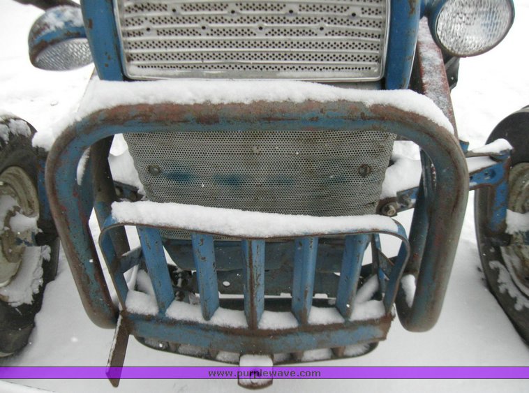 image for item 5334 Ford 3000 utility tractor with loader