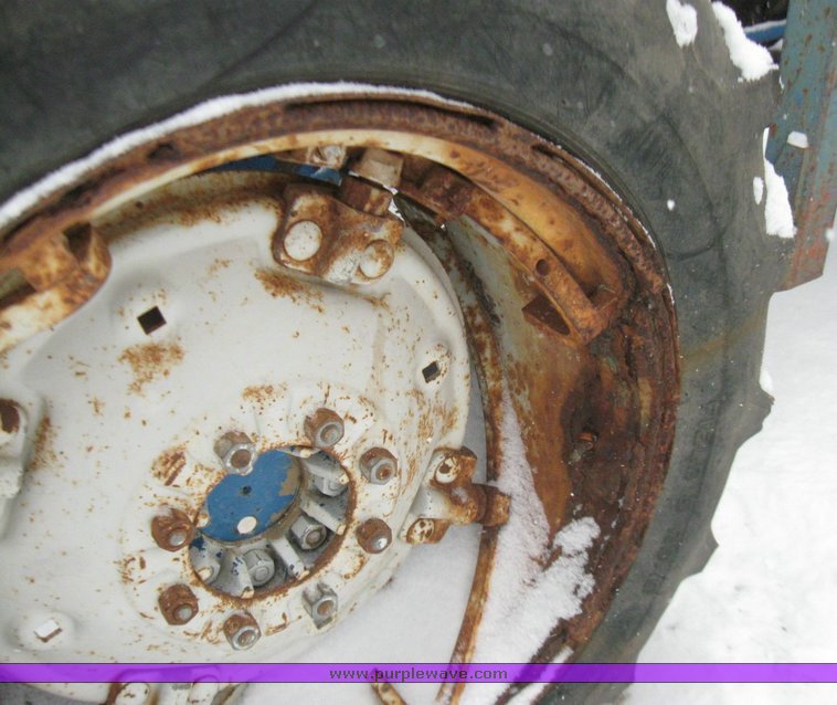 image for item 5334 Ford 3000 utility tractor with loader