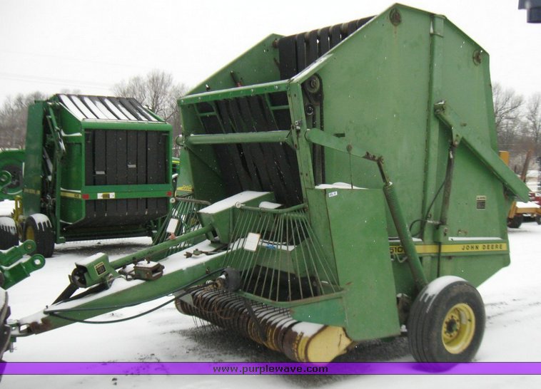 image for item 5335 John Deere 510 round baler