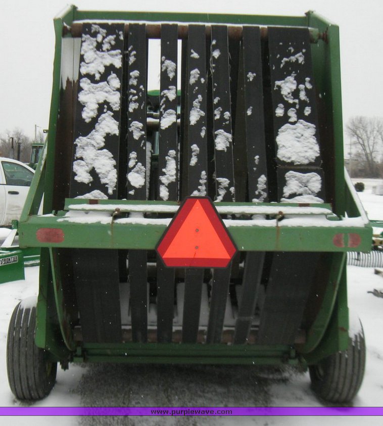 image for item 5335 John Deere 510 round baler