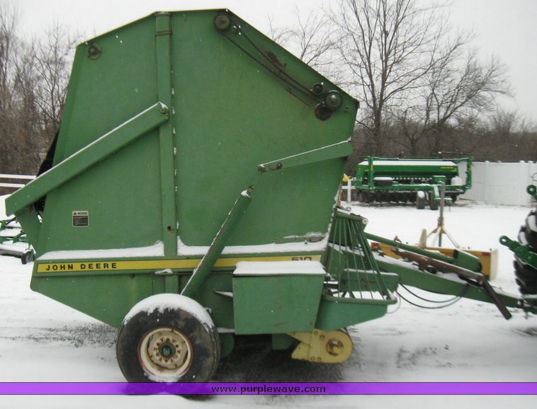 image for item 5335 John Deere 510 round baler