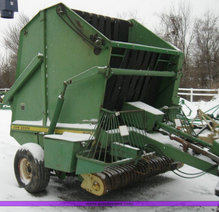 image for item 5335 John Deere 510 round baler