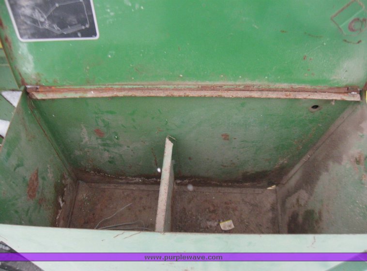 image for item 5335 John Deere 510 round baler