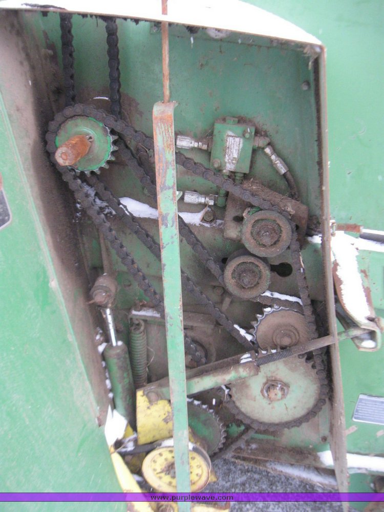 image for item 5335 John Deere 510 round baler