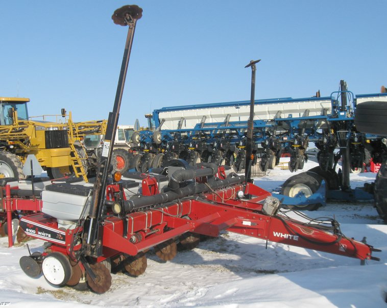 image for item 5337 White 6100 planter with 6900 inner row attachment