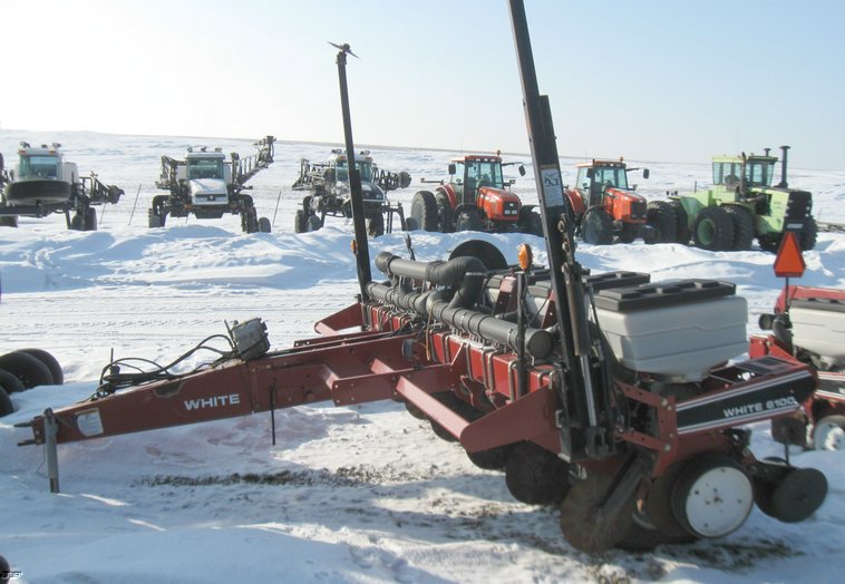 image for item 5337 White 6100 planter with 6900 inner row attachment