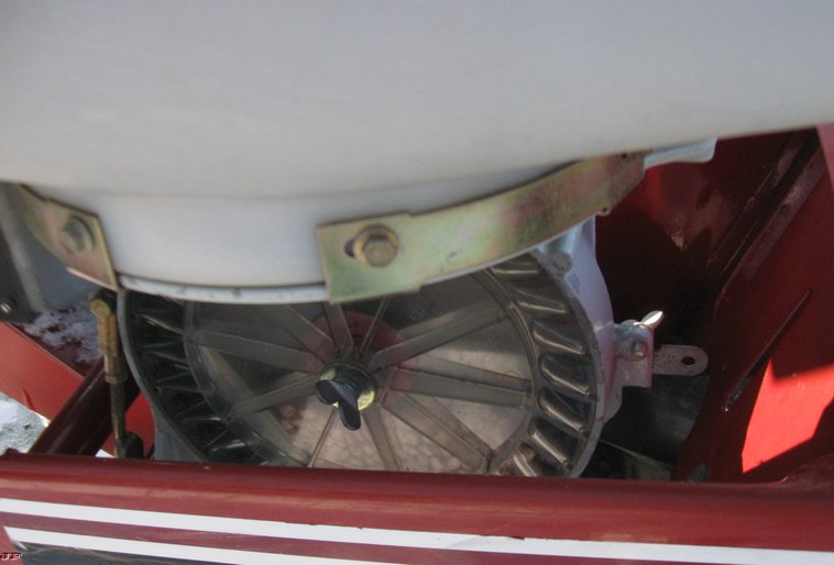 image for item 5337 White 6100 planter with 6900 inner row attachment