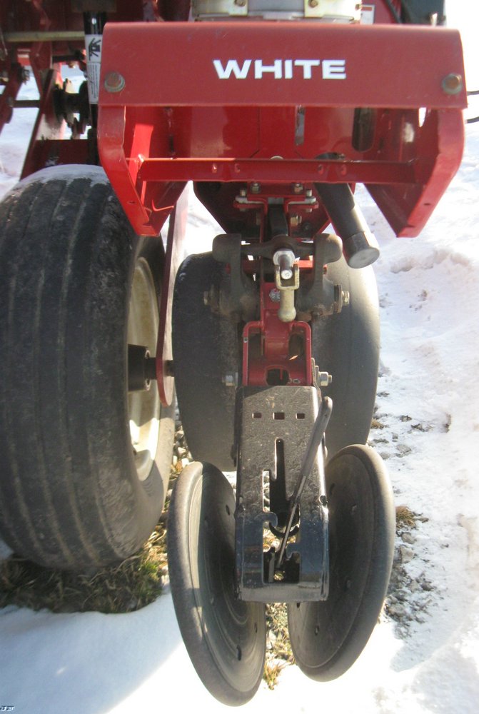 image for item 5337 White 6100 planter with 6900 inner row attachment