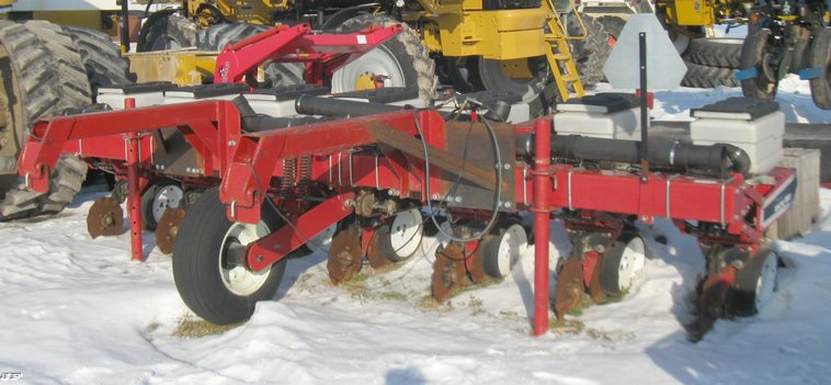 image for item 5337 White 6100 planter with 6900 inner row attachment