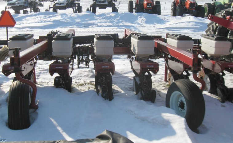image for item 5337 White 6100 planter with 6900 inner row attachment