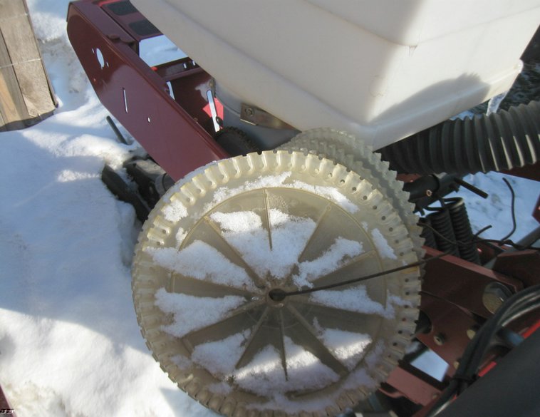 image for item 5337 White 6100 planter with 6900 inner row attachment