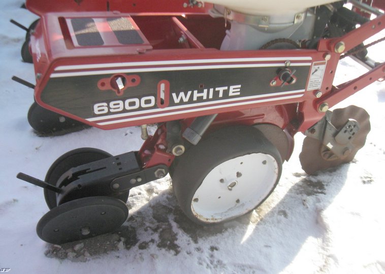 image for item 5337 White 6100 planter with 6900 inner row attachment