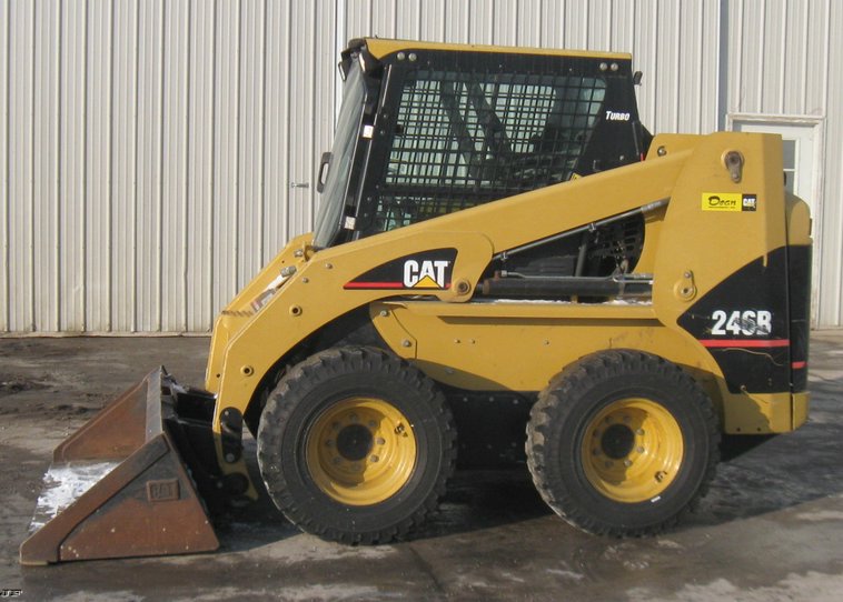 image for item 5338 2004 Caterpillar 246B skid steer