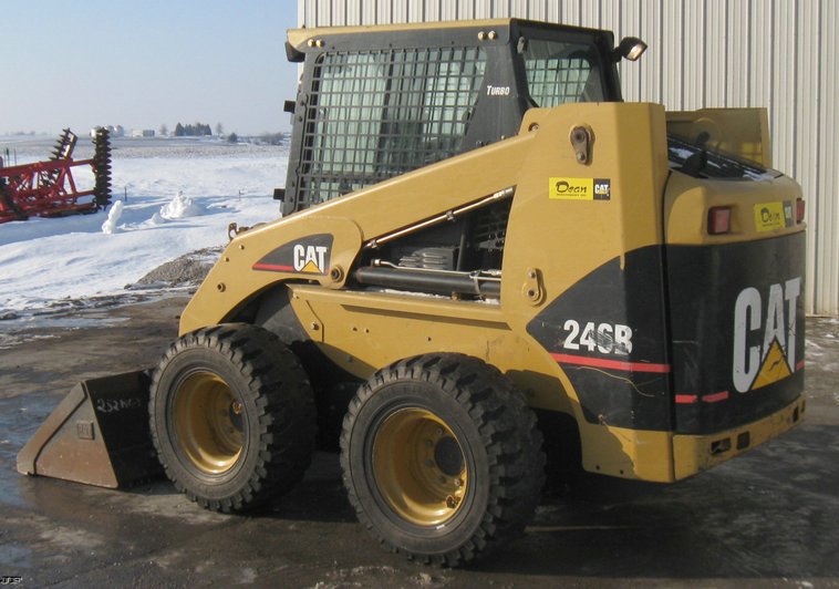 image for item 5338 2004 Caterpillar 246B skid steer